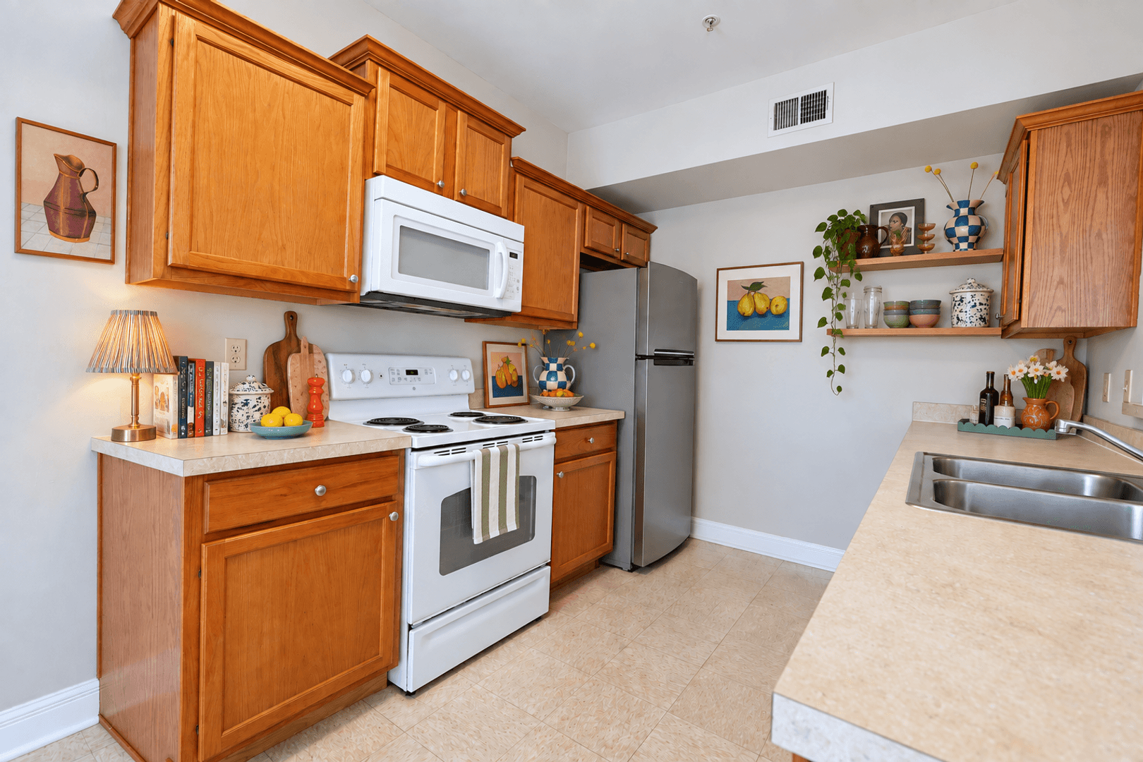 Springfield Apartment: 423 E Elm St