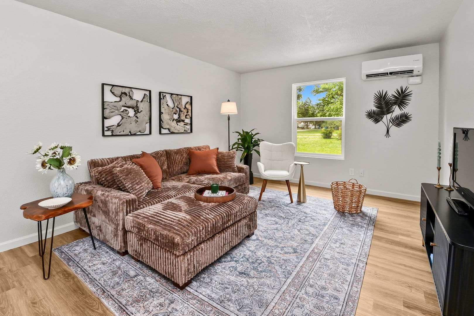 Springfield Apartment: 2035 S Florence Ave