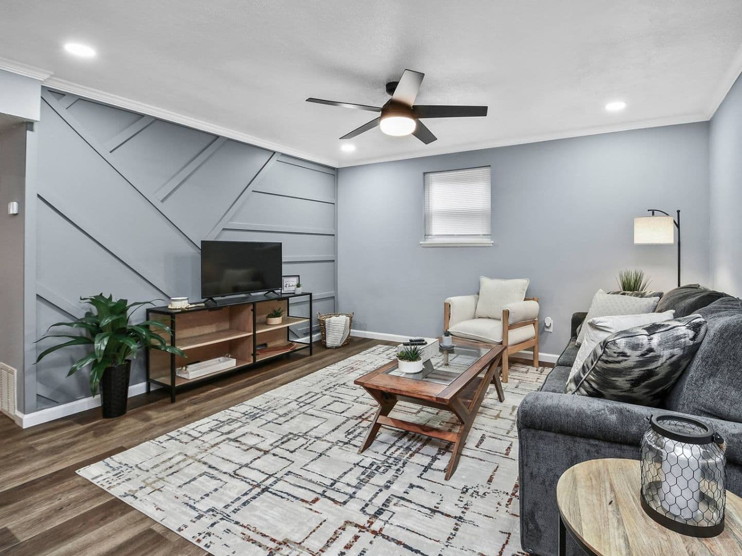Springfield Apartment: 1435 E Elm St