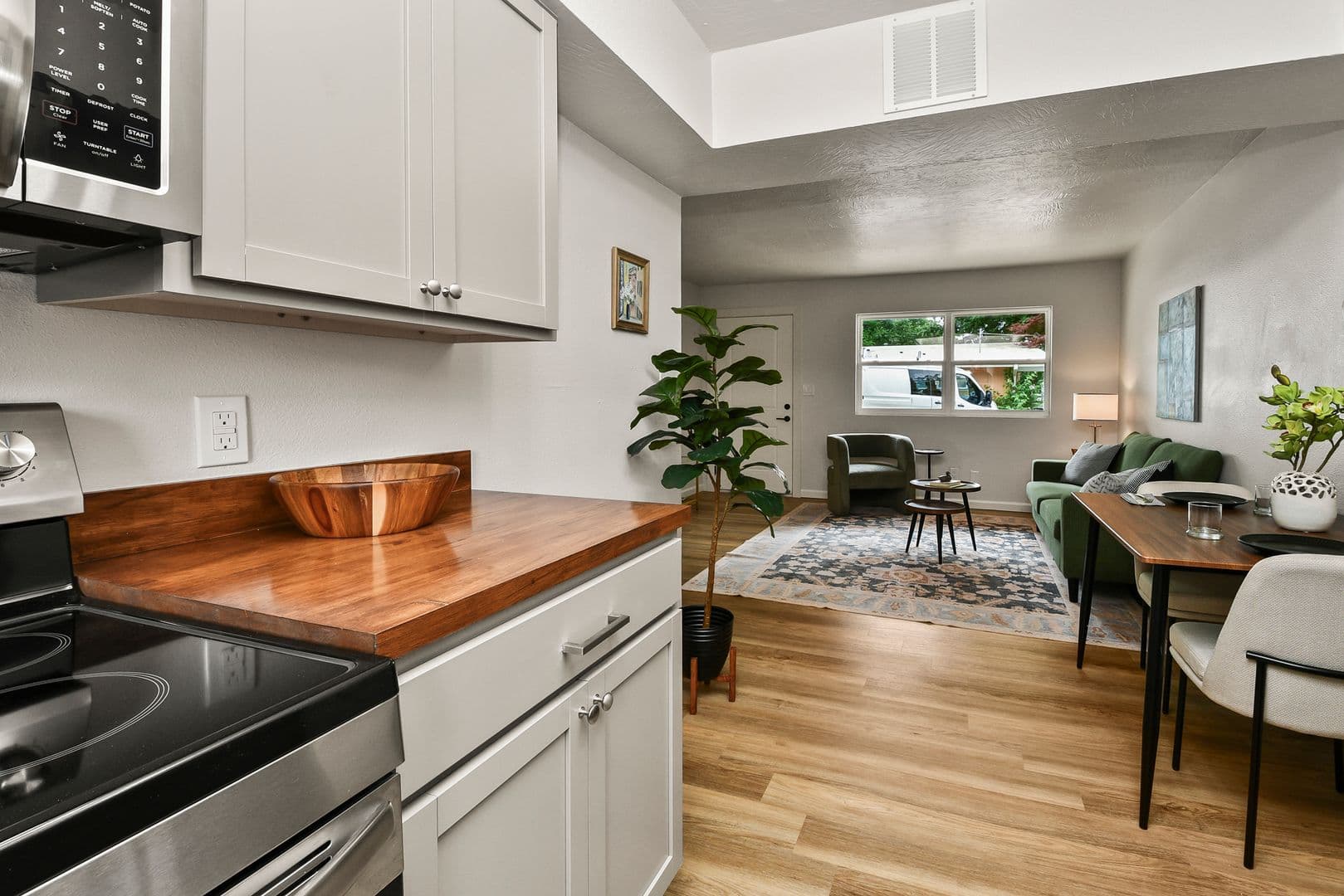 Springfield Apartment: 2035 S Florence Ave