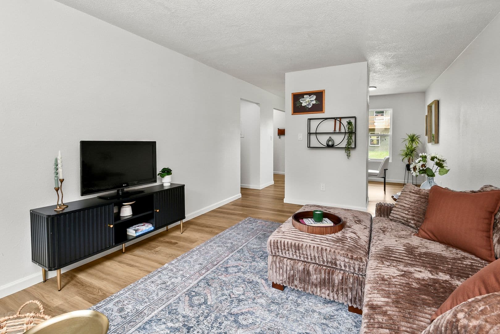 Springfield Apartment: 2035 S Florence Ave