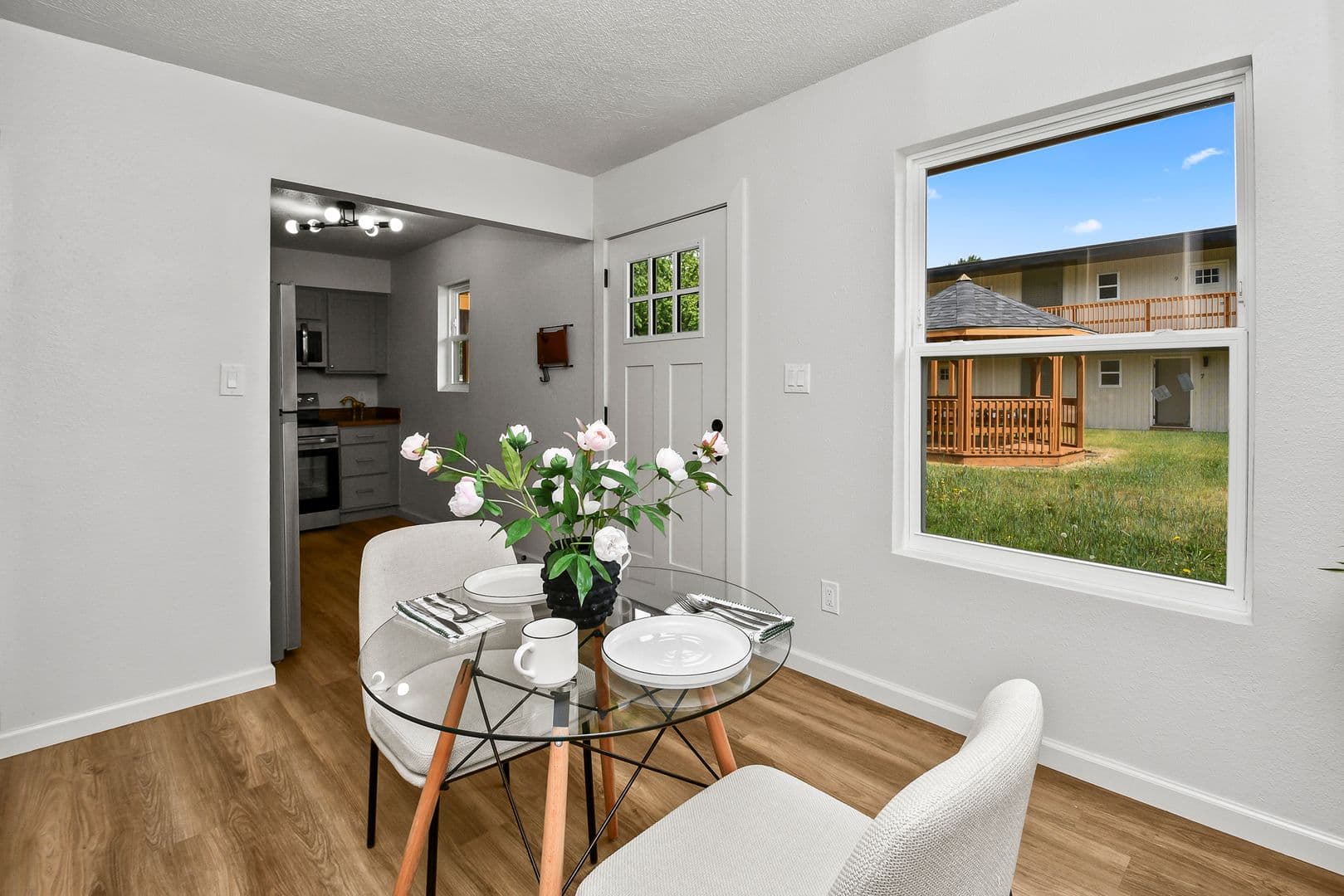 Springfield Apartment: 2035 S Florence Ave