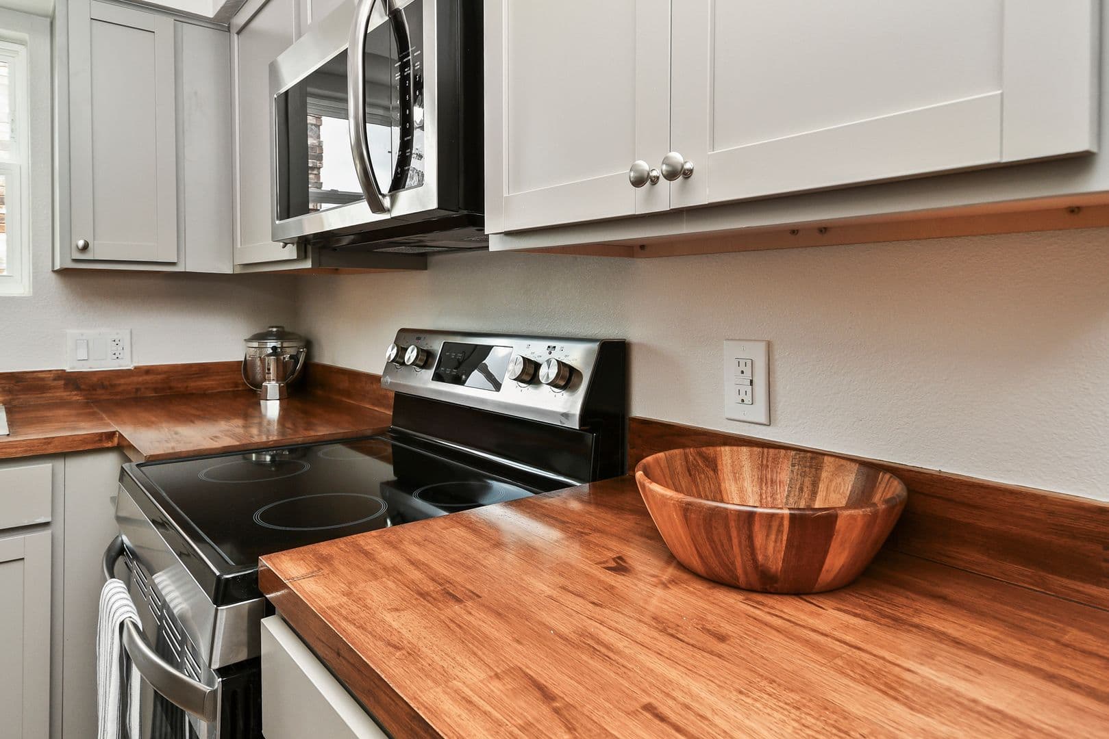 Springfield Apartment: 2035 S Florence Ave
