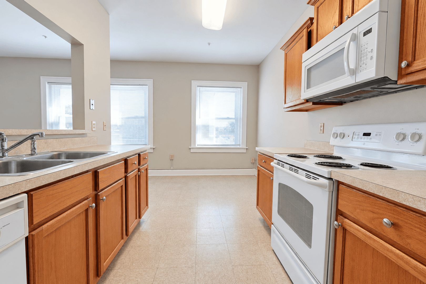 Springfield Apartment: 423 E Elm St