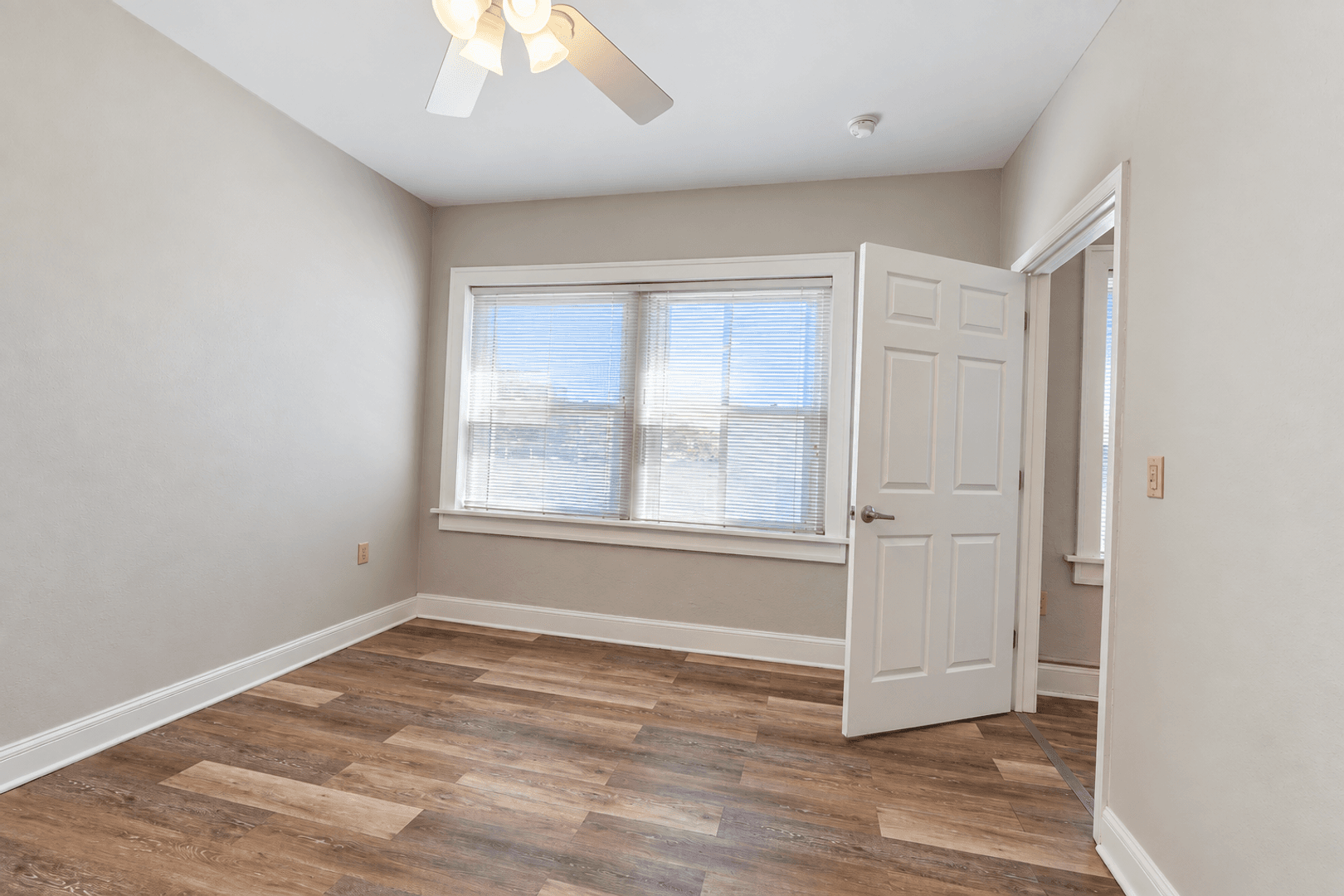 Springfield Apartment: 423 E Elm St