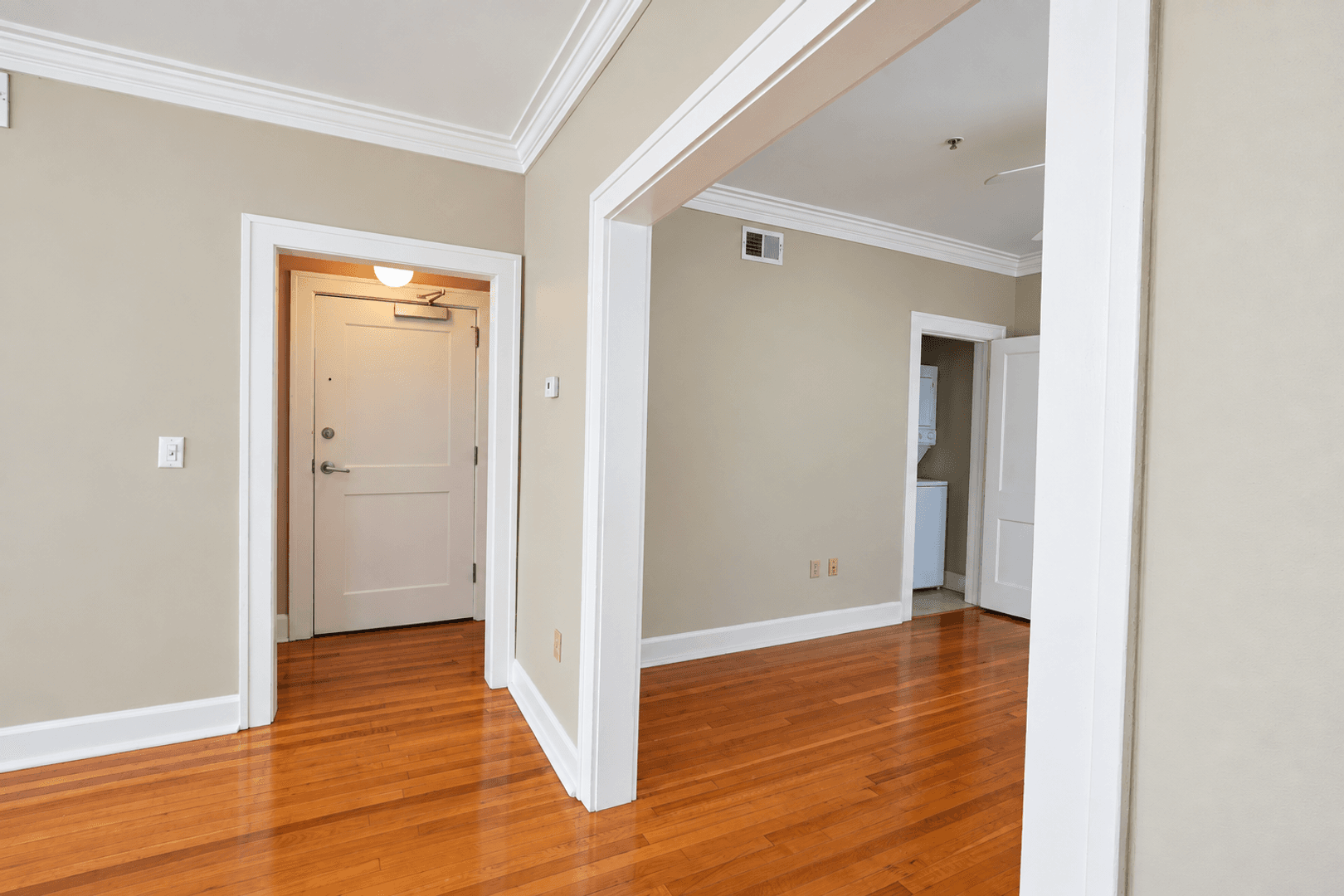 Springfield Apartment: 423 E Elm St