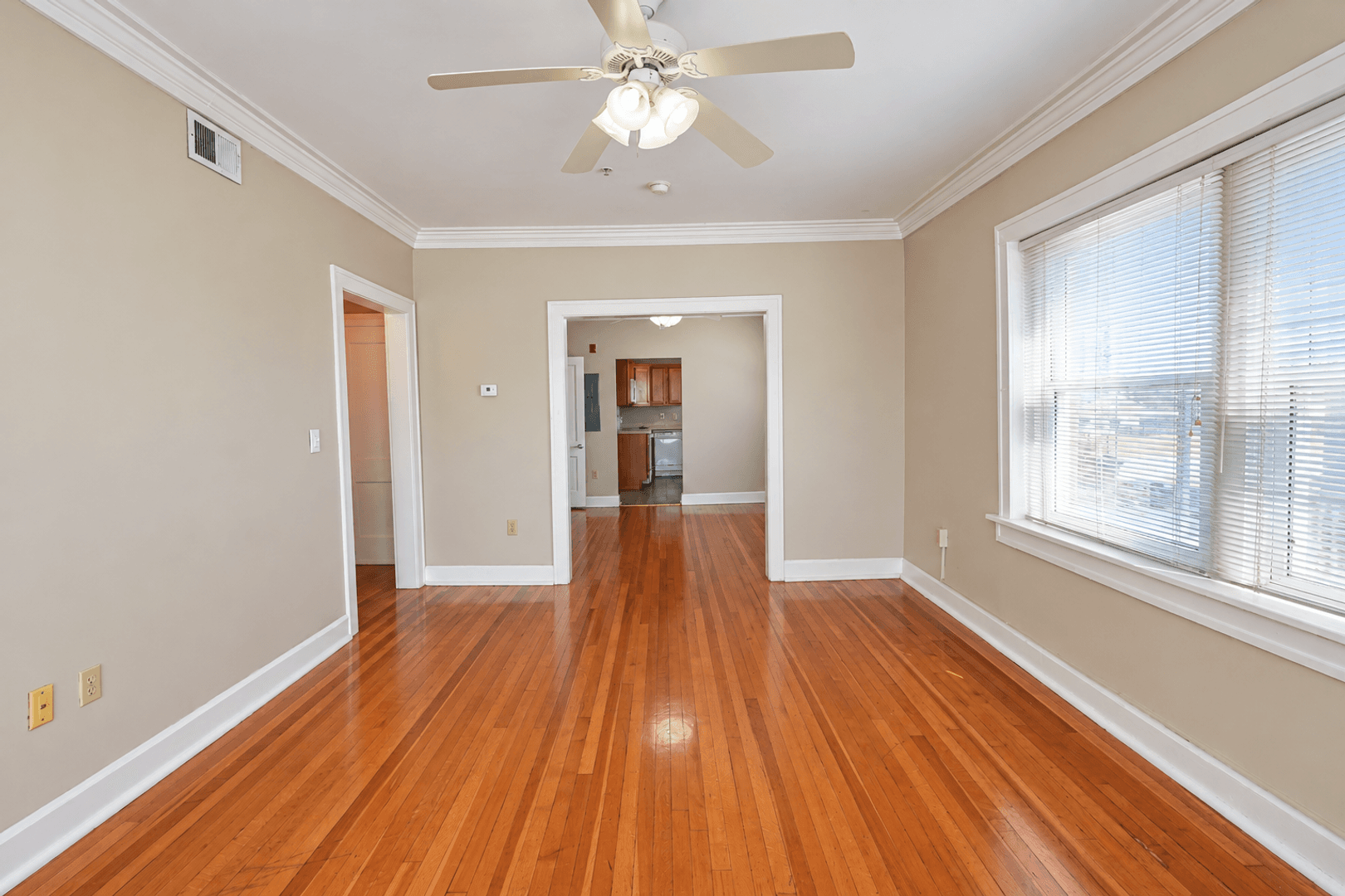 Springfield Apartment: 423 E Elm St