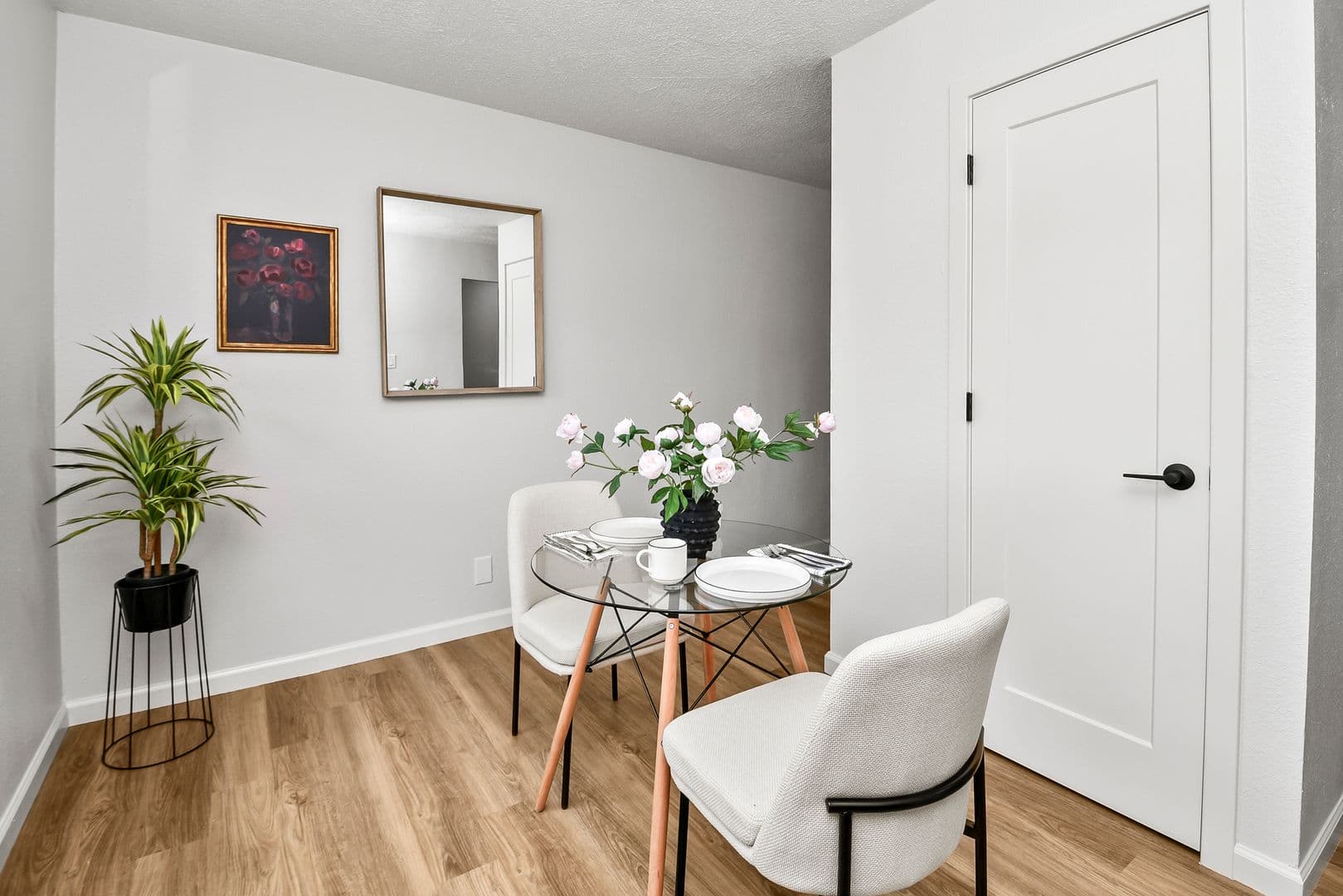 Springfield Apartment: 2035 S Florence Ave