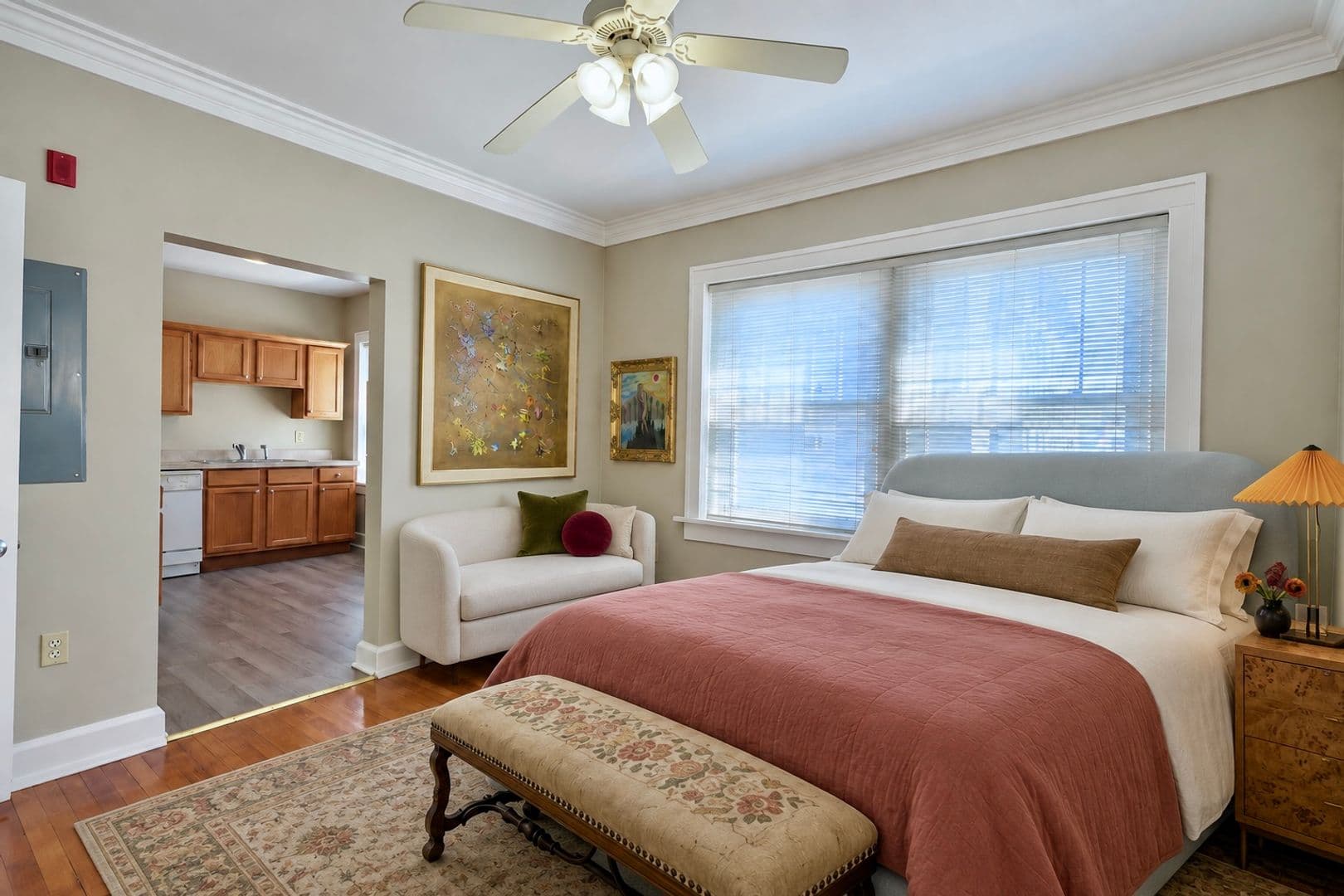 Springfield Apartment: 423 E Elm St