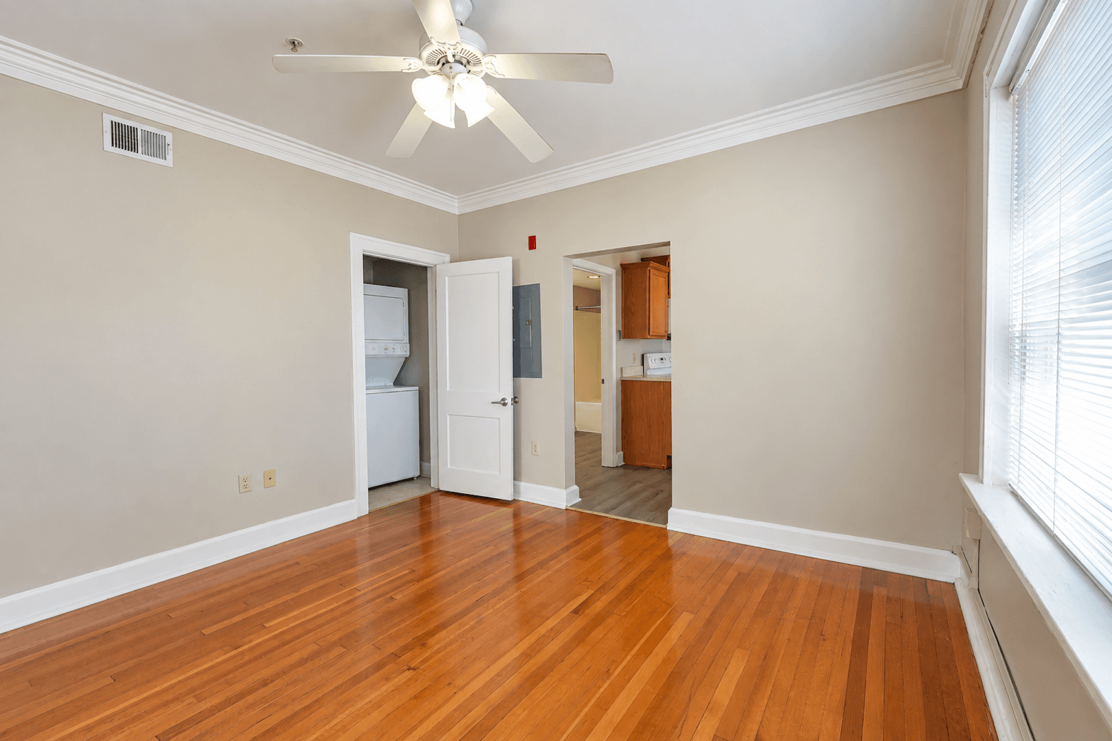 Springfield Apartment: 423 E Elm St