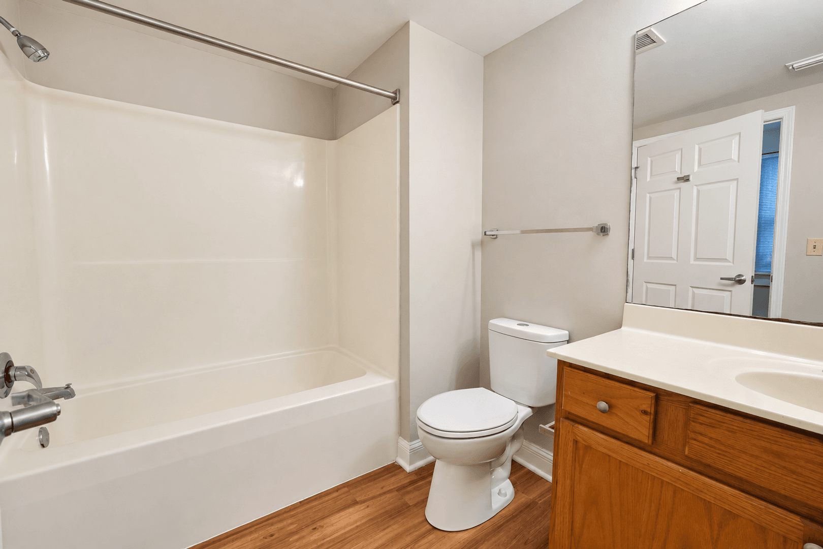 Springfield Apartment: 722 S Jefferson Ave