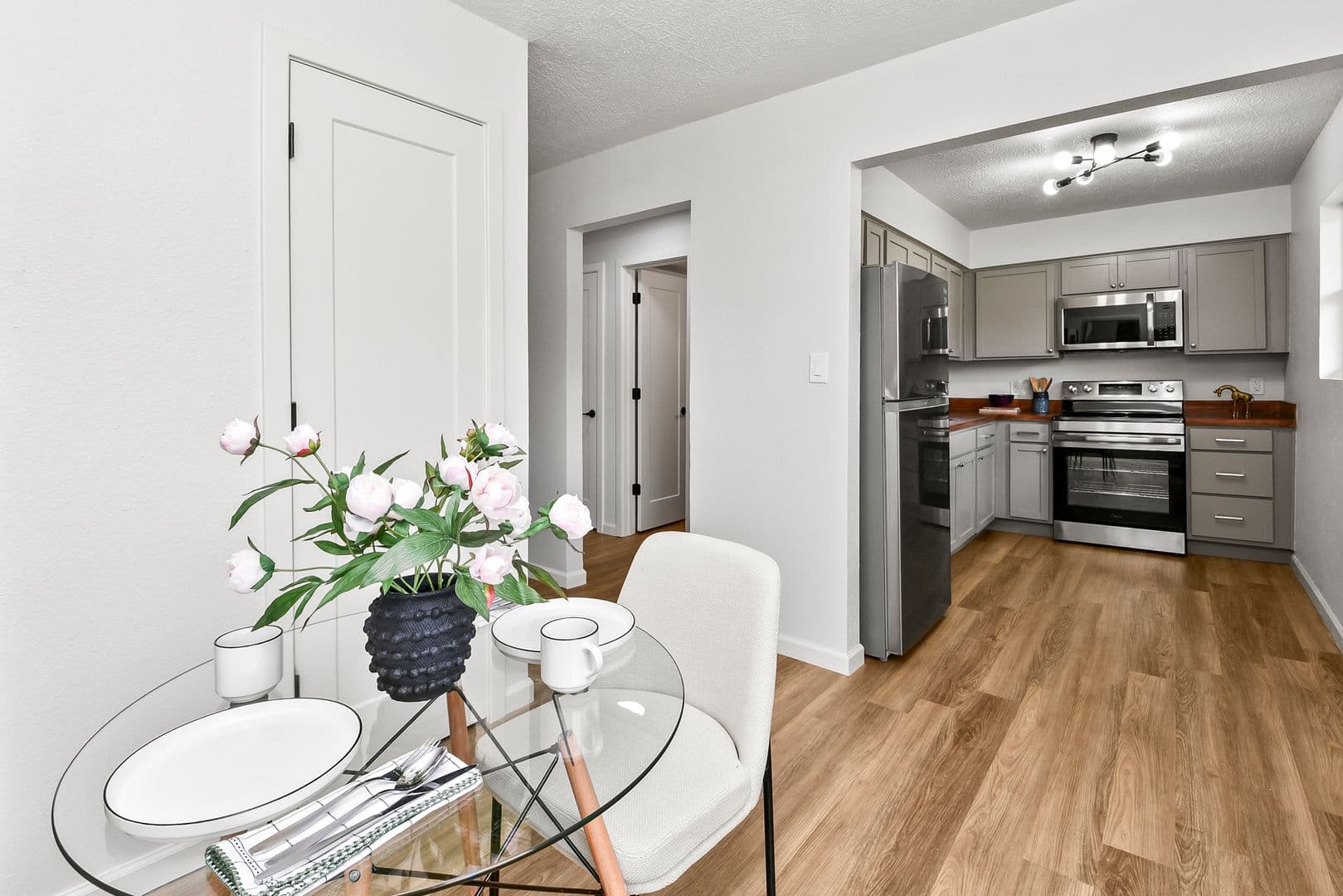 Springfield Apartment: 2035 S Florence Ave