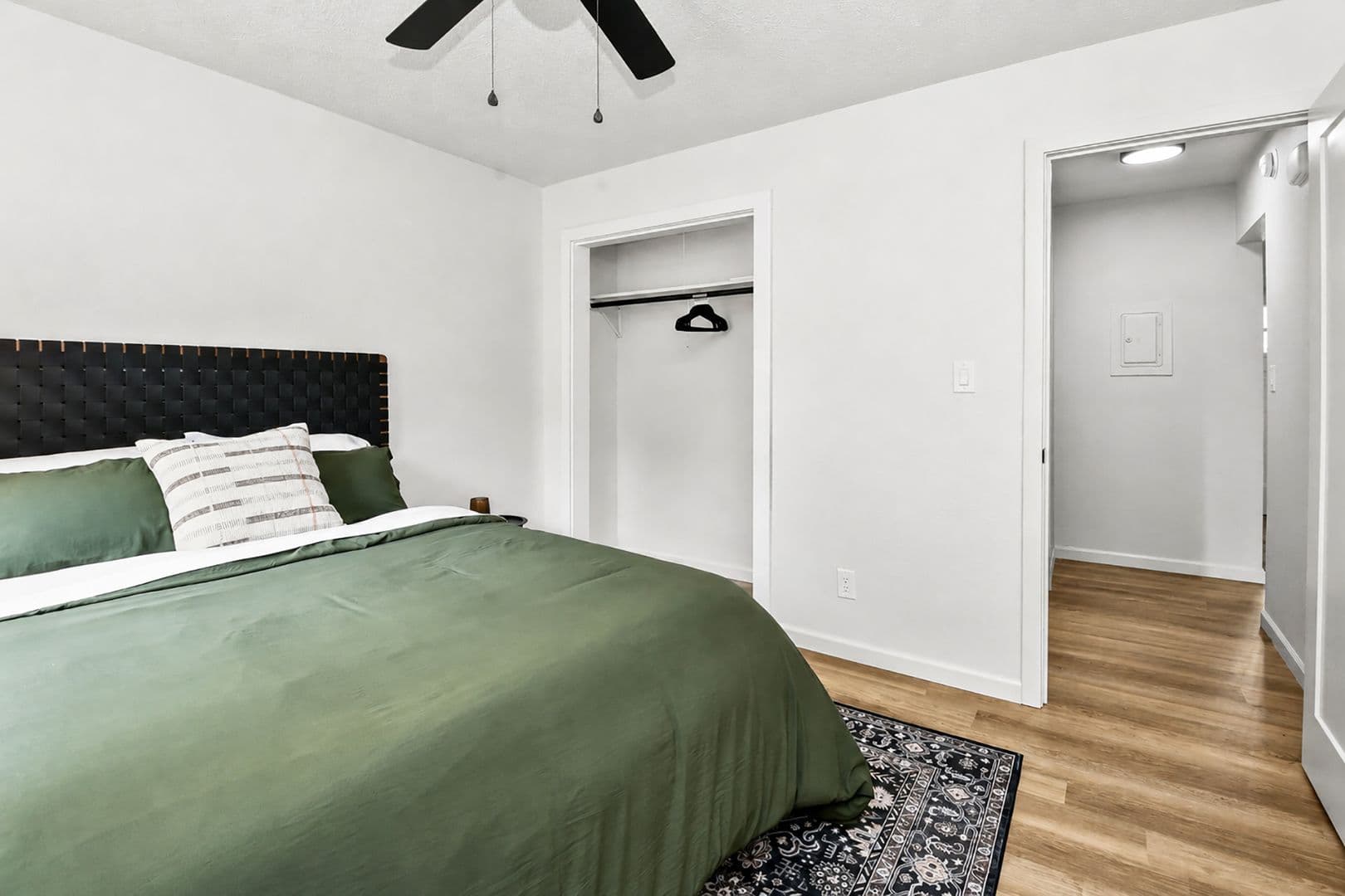 Springfield Apartment: 2035 S Florence Ave