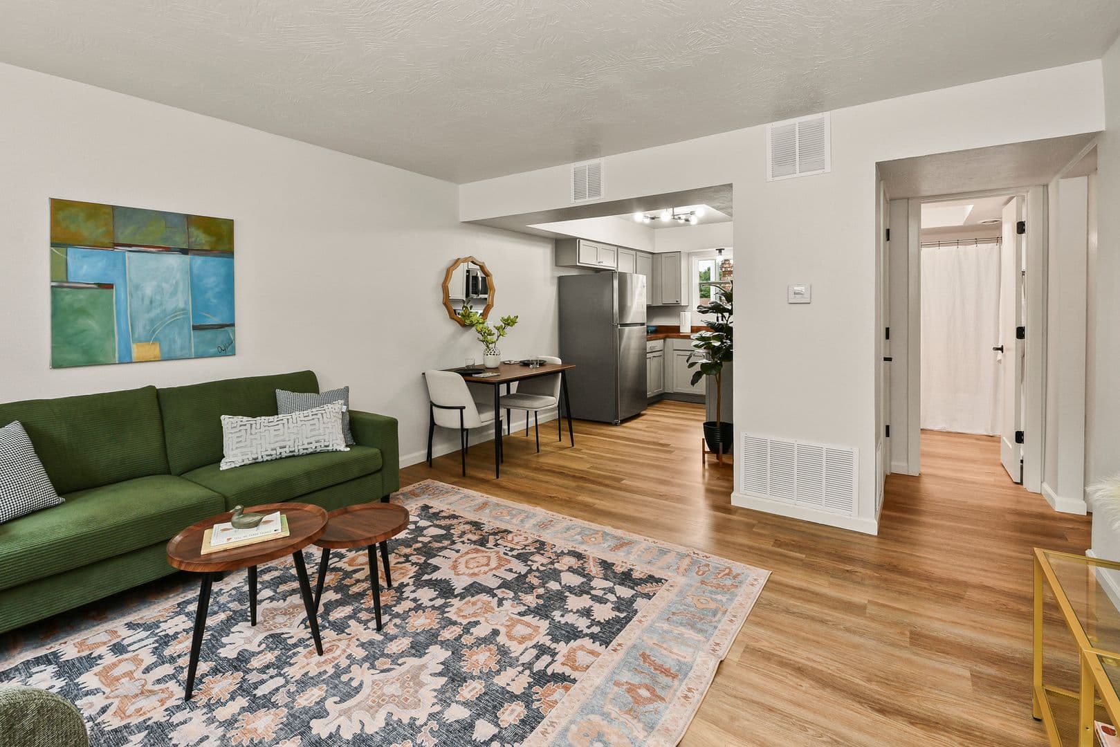 Springfield Apartment: 2035 S Florence Ave