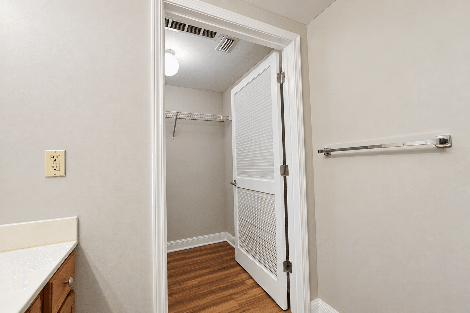 Springfield Apartment: 722 S Jefferson Ave