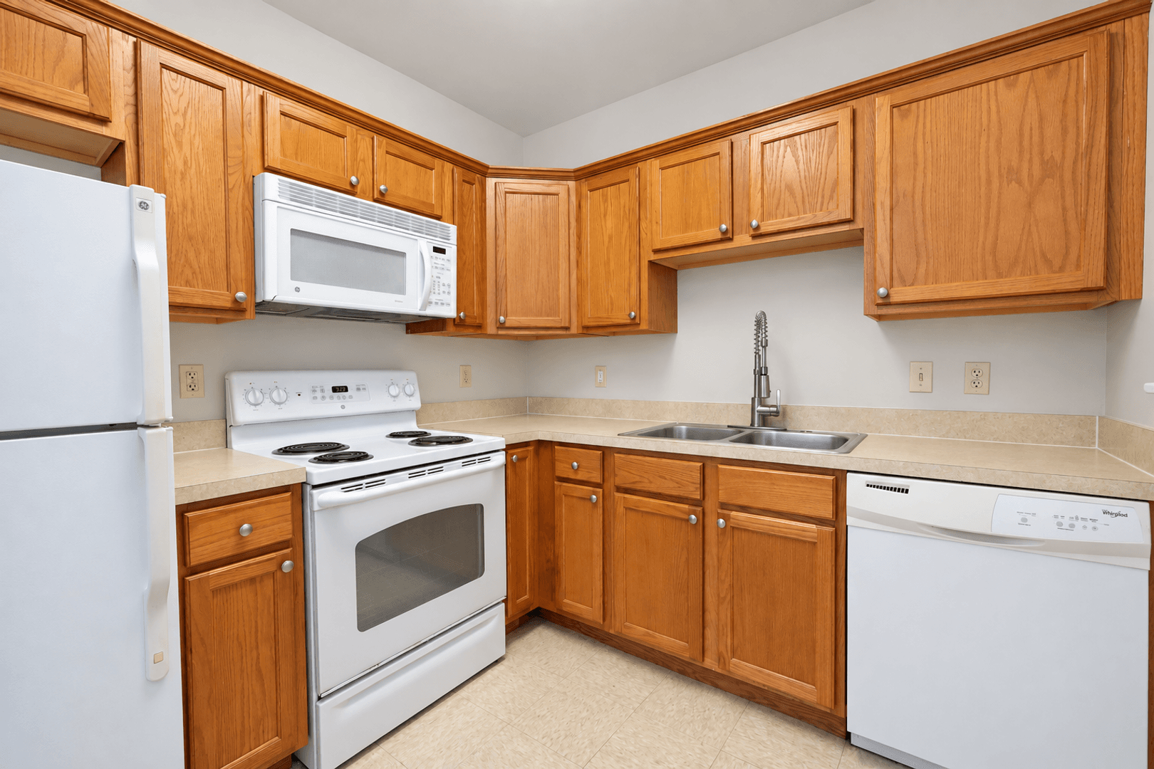 Springfield Apartment: 722 S Jefferson Ave
