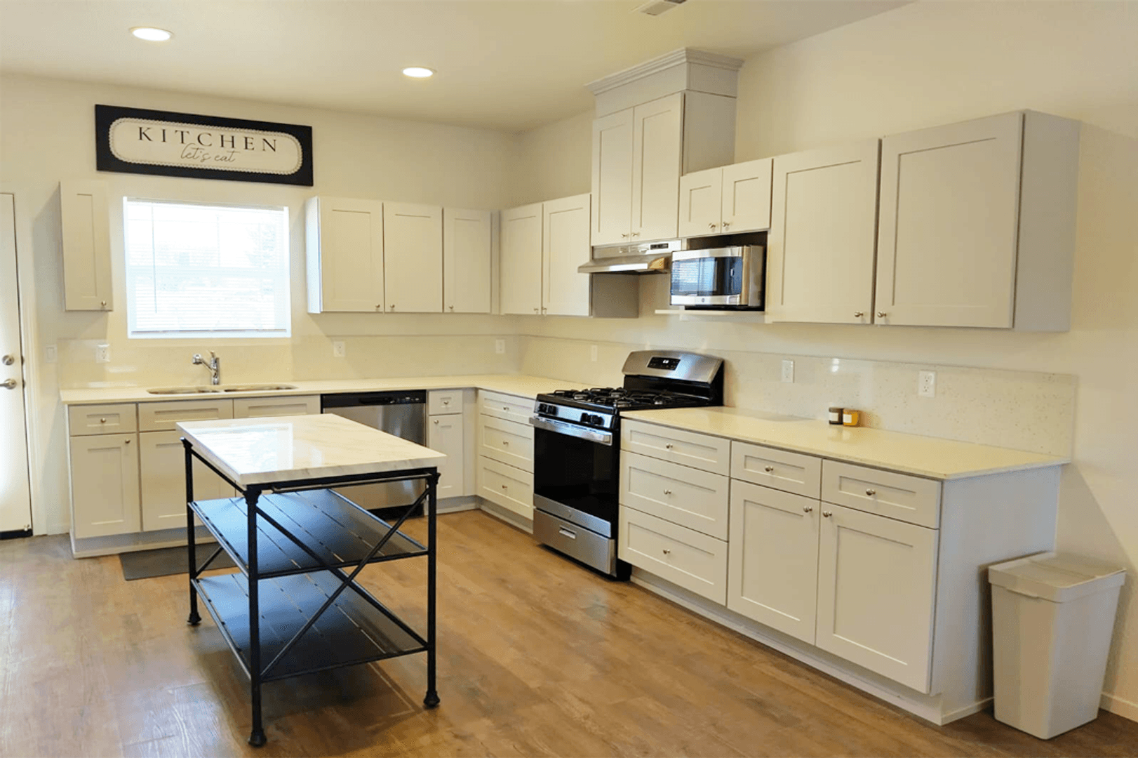 Sun Valley House: 5363 Crest Cove Ave