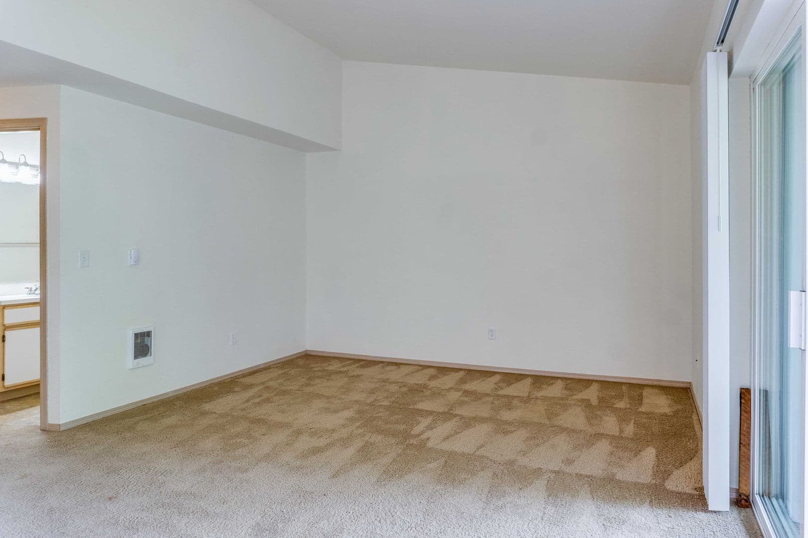 Salem Apartment: 2195 Maplewood Dr S