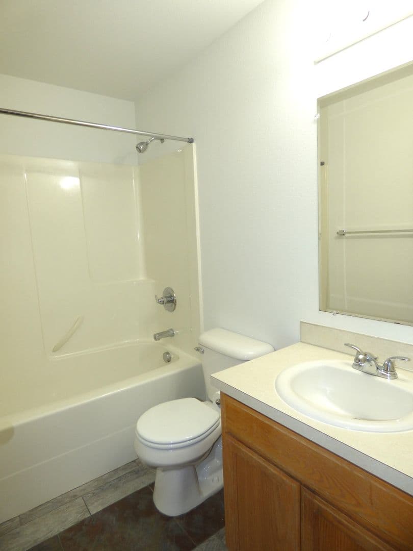 Amity Apartment: 102/104/106 Rice LN