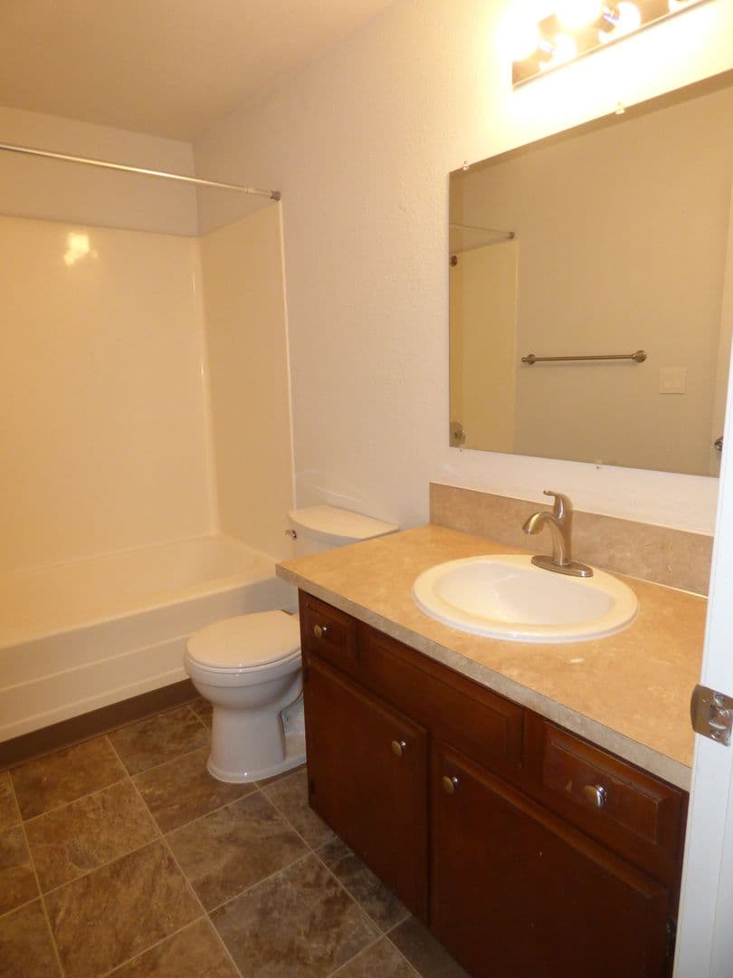 Salem Apartment: 805-875 Gerth Ave NW