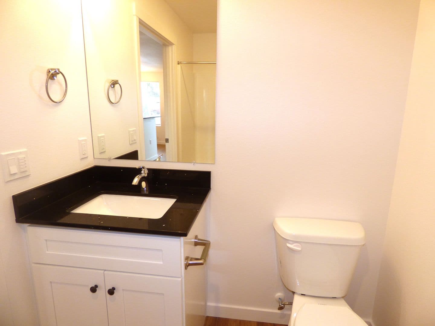 Lebanon Apartment: 50 Market St
