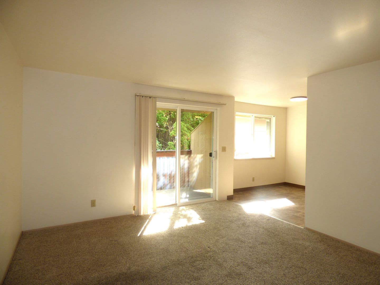 Salem Apartment: 3102 Bluff Ave SE #06