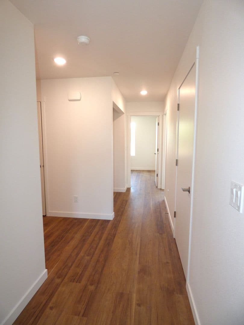 Lebanon Apartment: 50 Market St