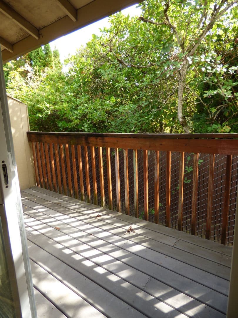 Salem Apartment: 3102 Bluff Ave SE #06