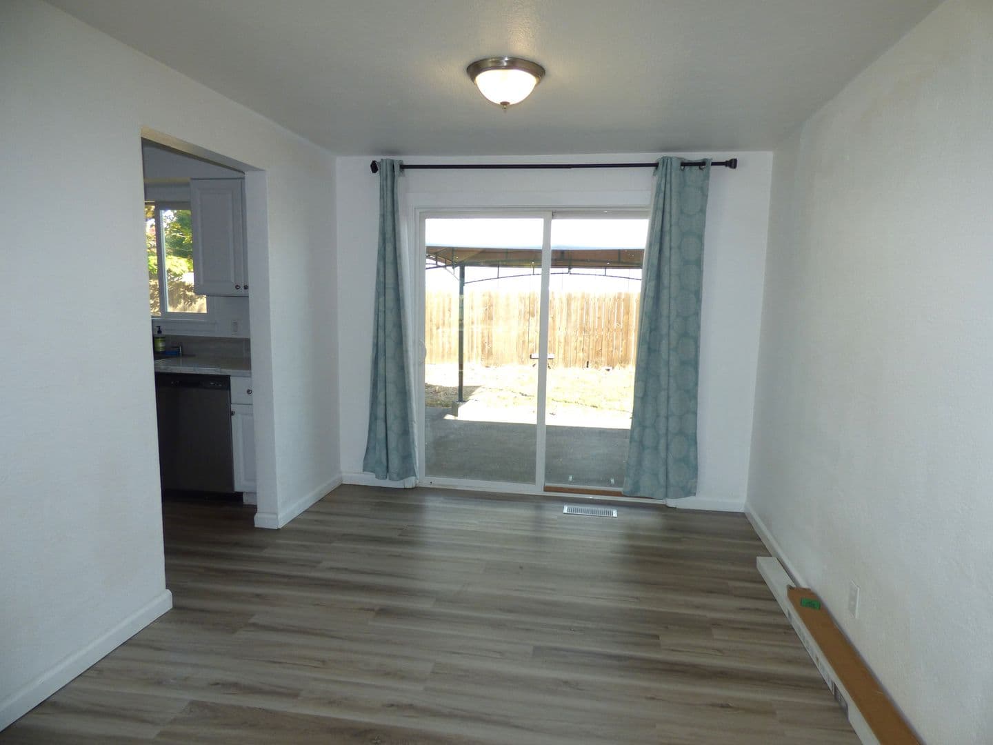 Salem House: 728 Shores St NE