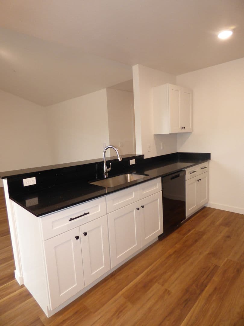 Lebanon Apartment: 50 Market St