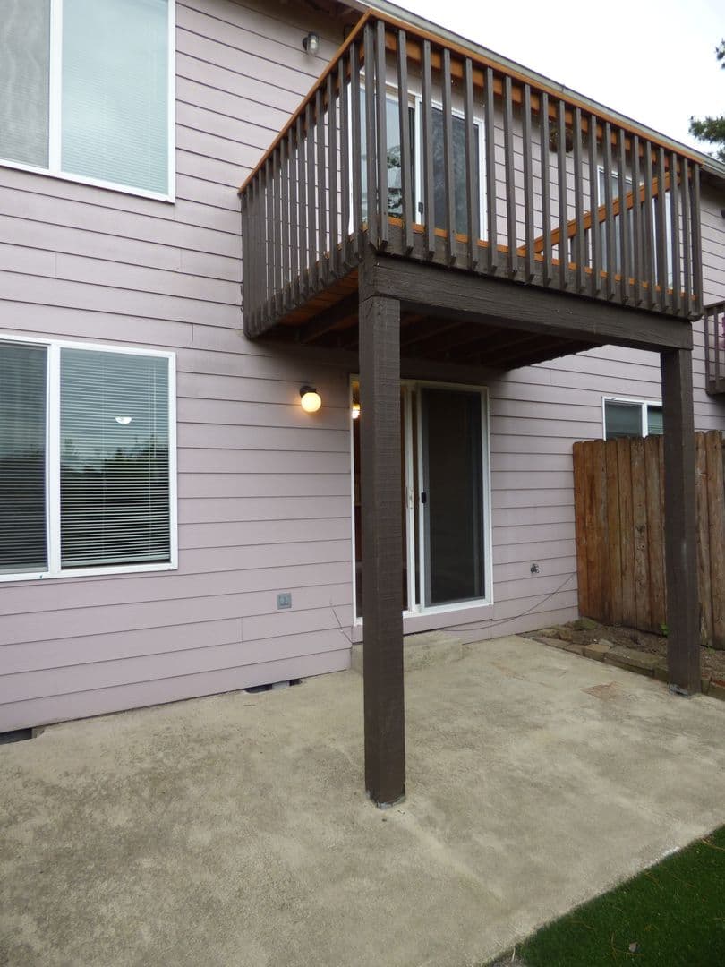 Amity Apartment: 102/104/106 Rice LN