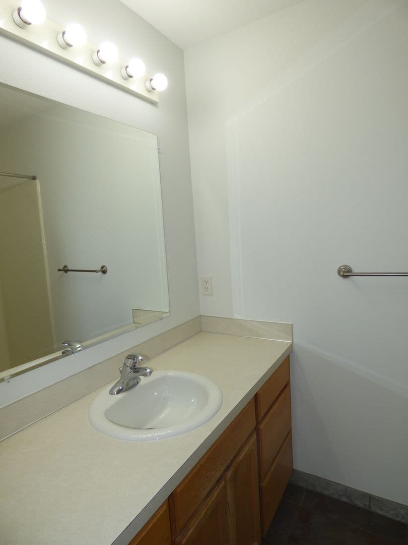 Amity Apartment: 102/104/106 Rice LN