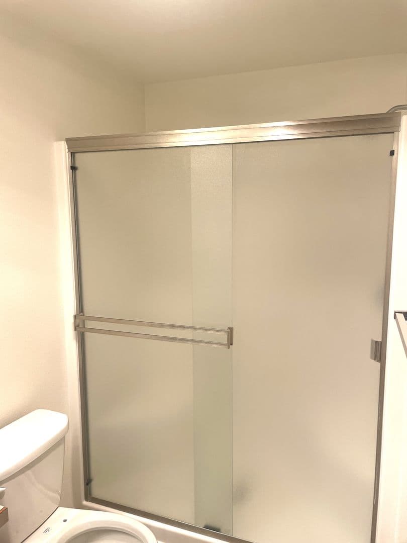 Monmouth Apartment: 275-277 Gwinn St E