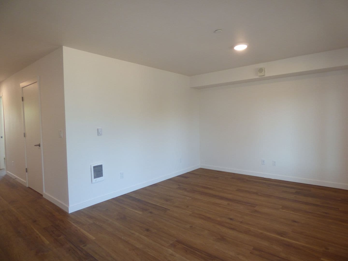 Lebanon Apartment: 50 Market St