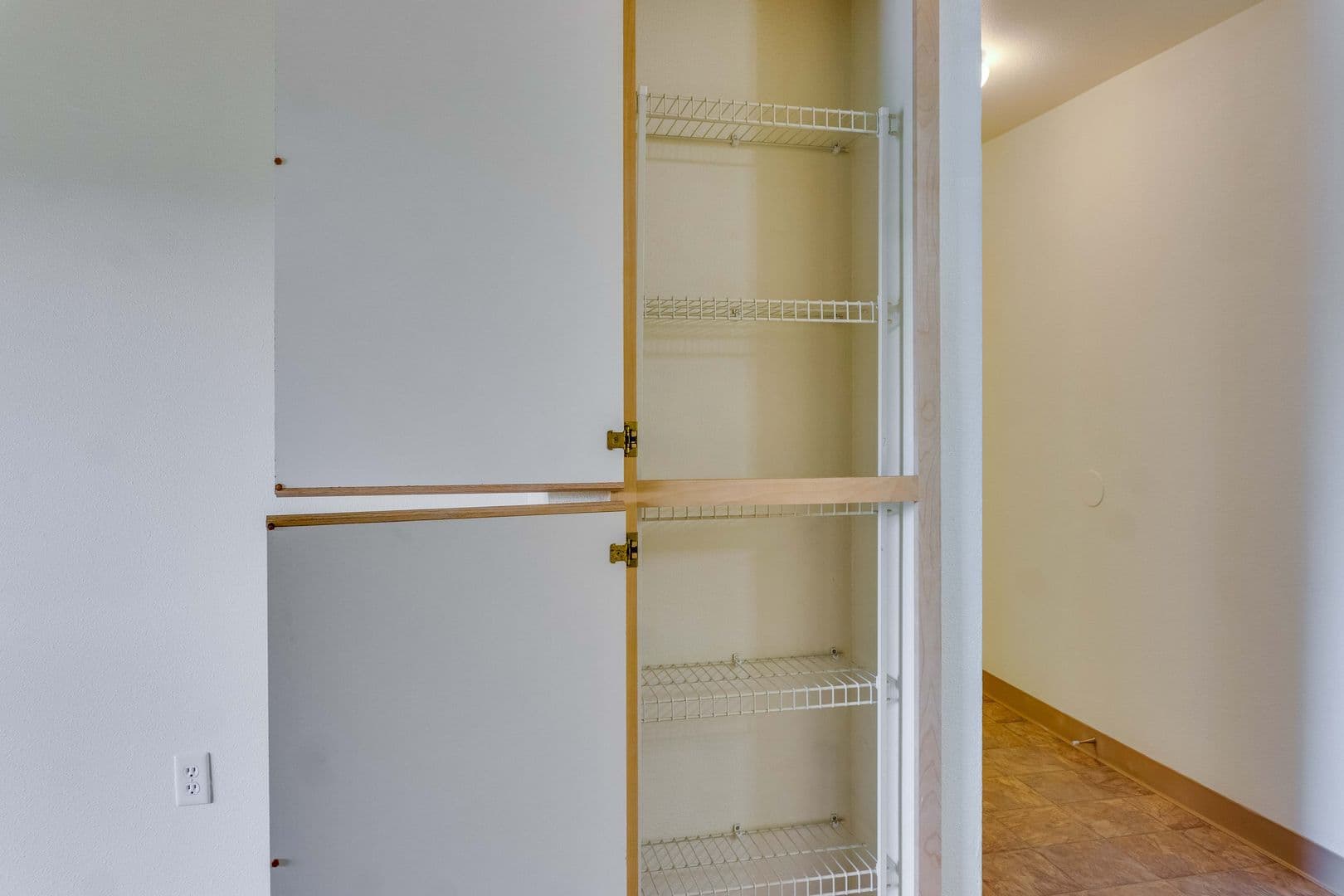Salem Apartment: 2195 Maplewood Dr S