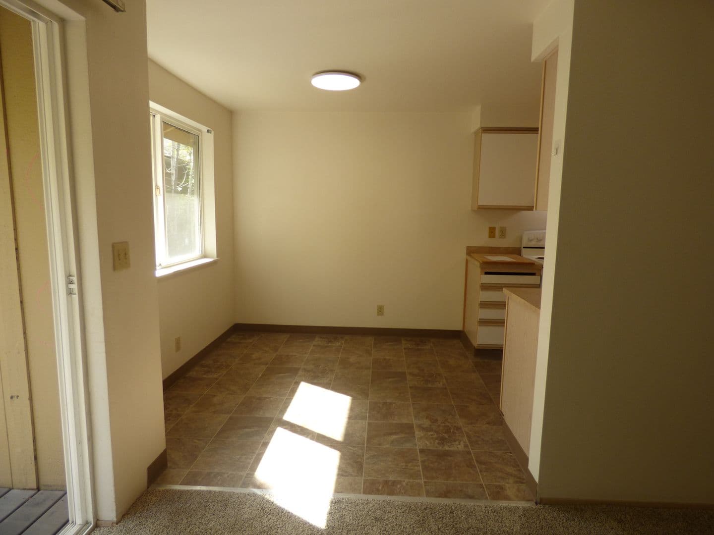 Salem Apartment: 3102 Bluff Ave SE #06