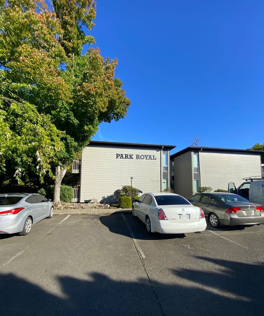 Salem Apartment: 1740 Park Ave NE