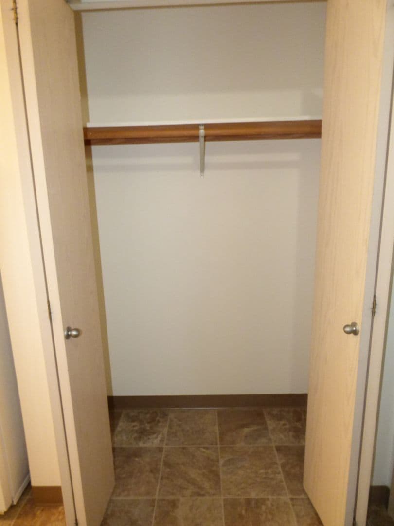 Salem Apartment: 3102 Bluff Ave SE #06