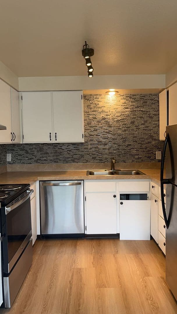 Salem Apartment: 3395 3rd Ave SE