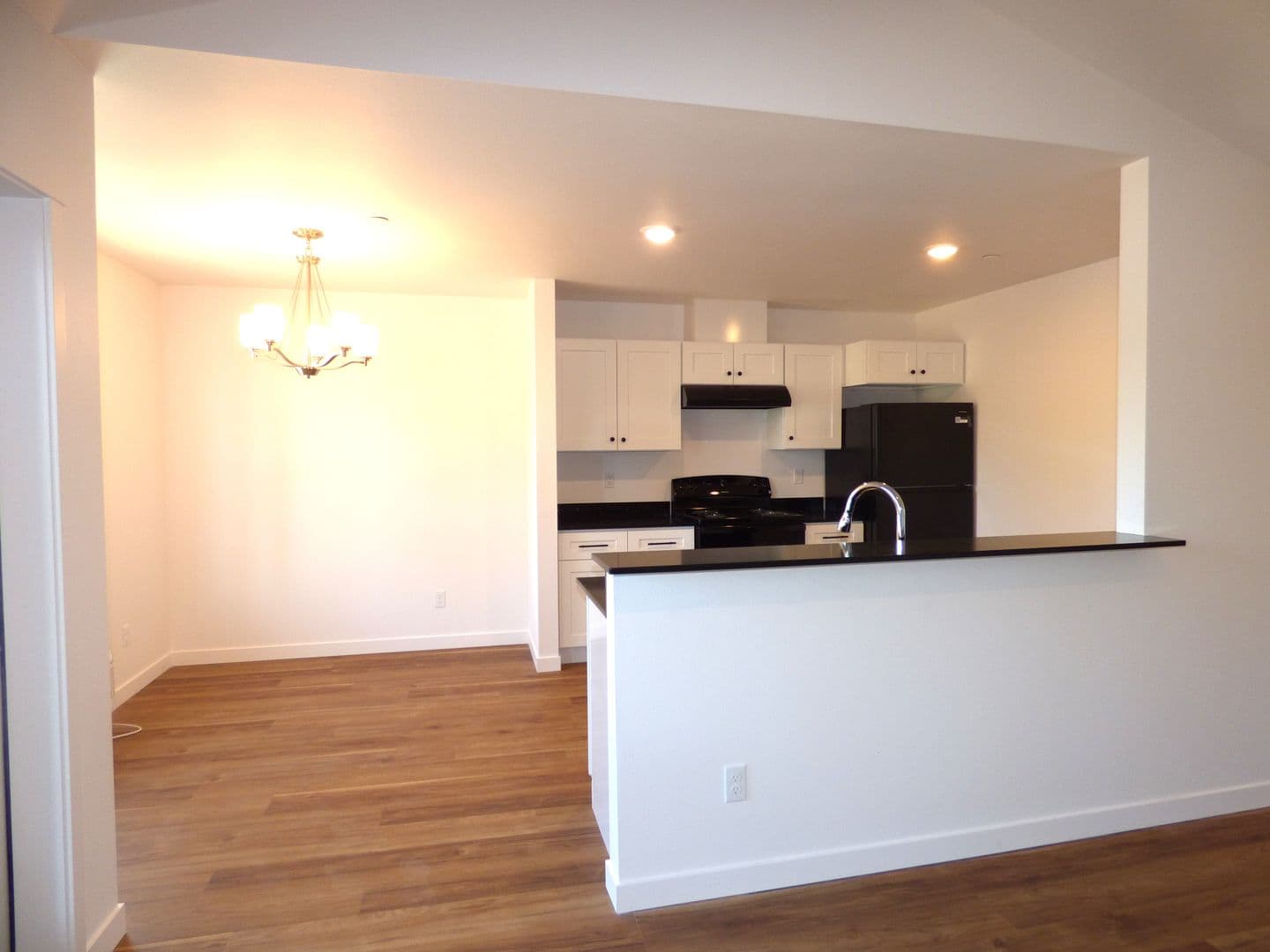 Lebanon Apartment: 50 Market St