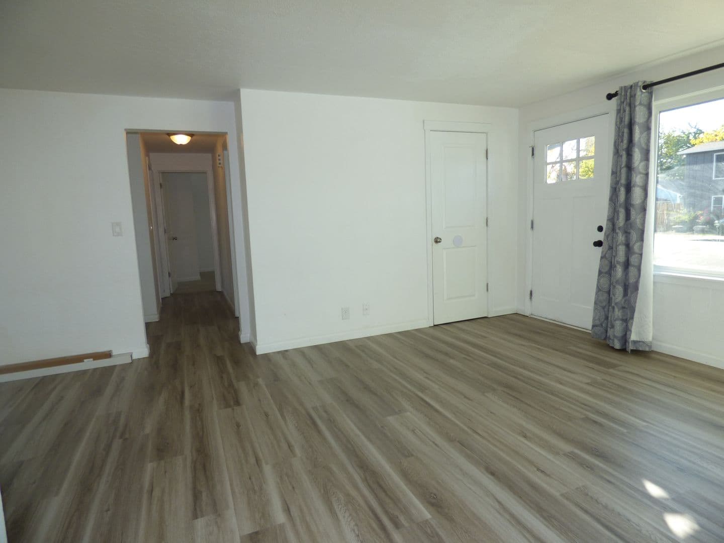 Salem House: 728 Shores St NE