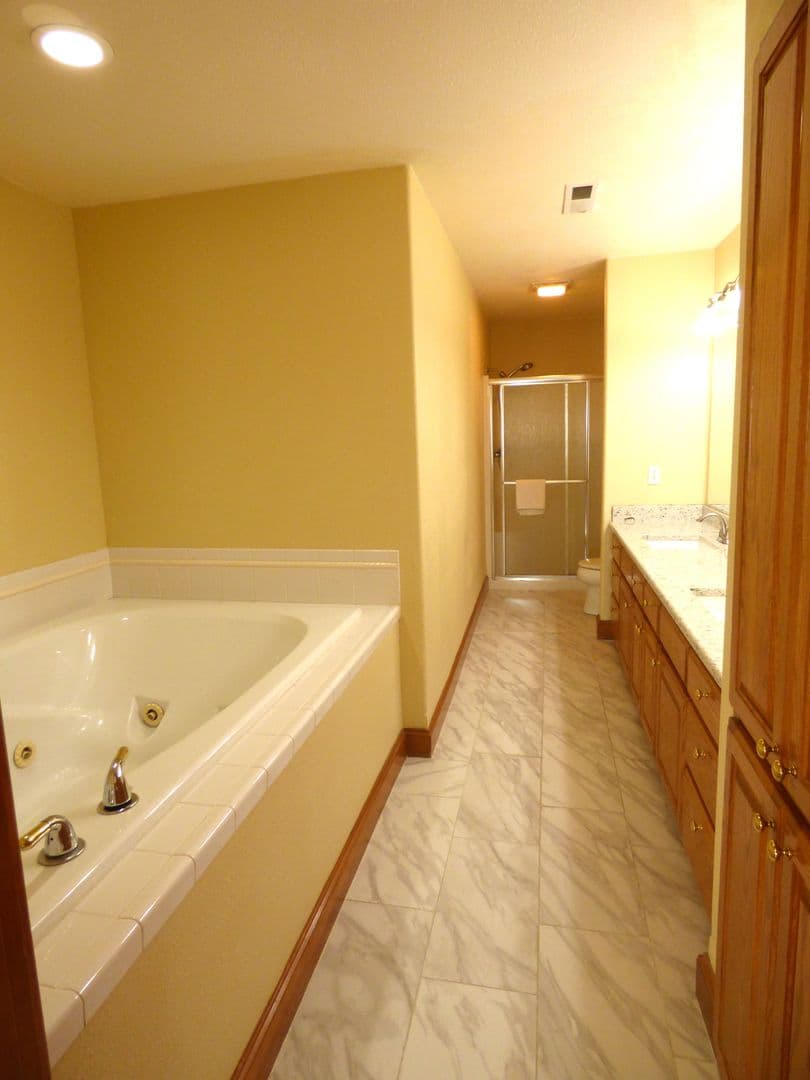 Salem House: 4465 Countryside Ct NE