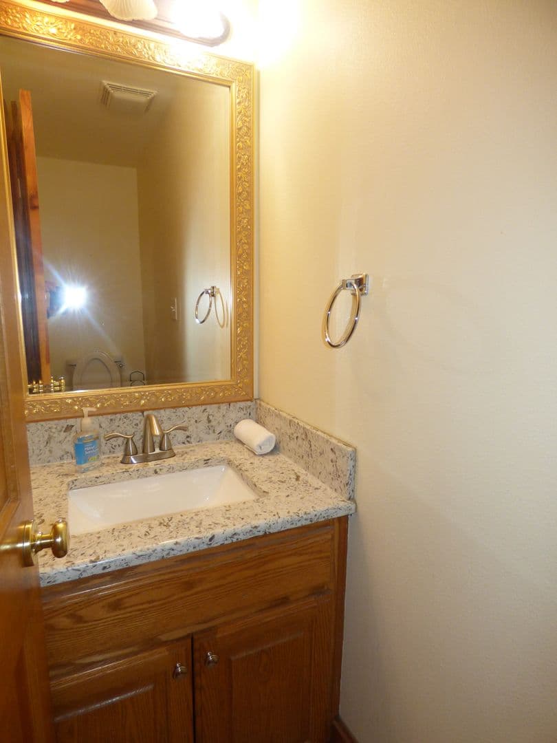 Salem House: 4465 Countryside Ct NE