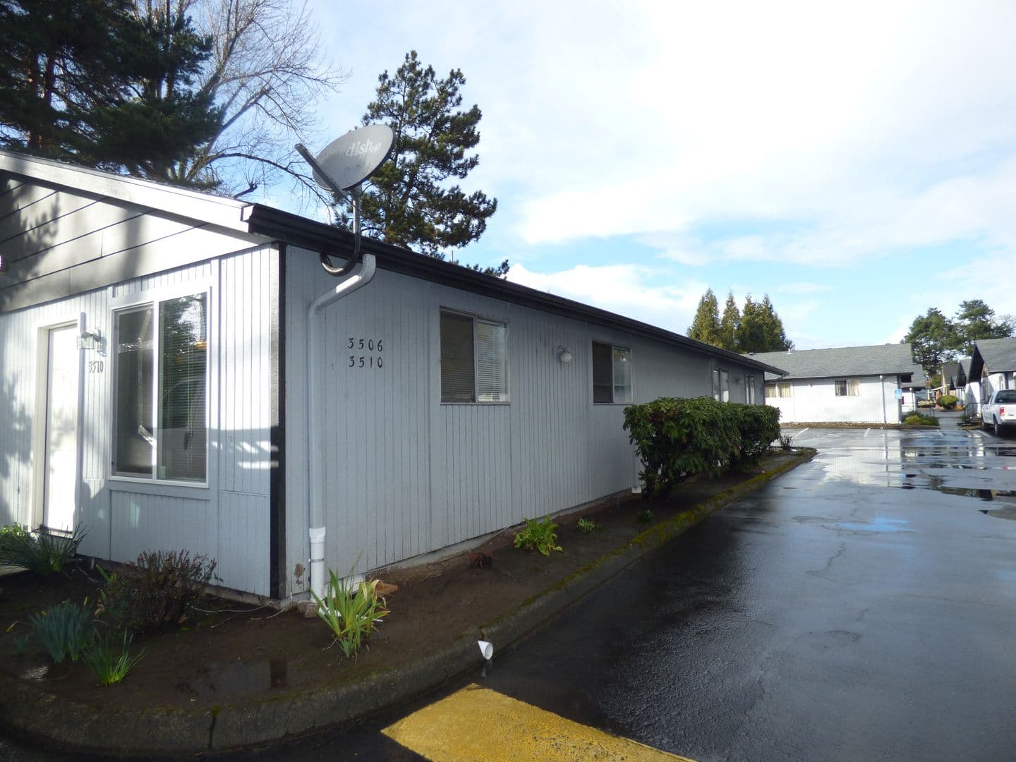 Salem Apartment: 3522-3586 Anita Dr NE/3502-3575 Manor Dr NE
