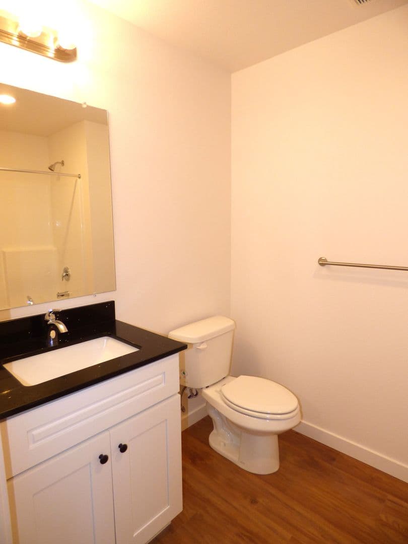 Lebanon Apartment: 50 Market St