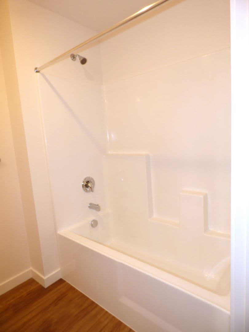 Lebanon Apartment: 50 Market St