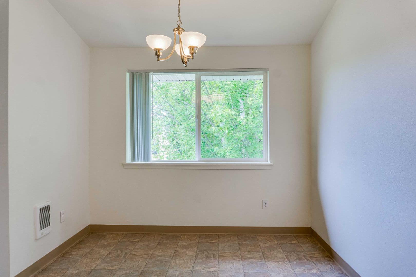 Salem Apartment: 2195 Maplewood Dr S