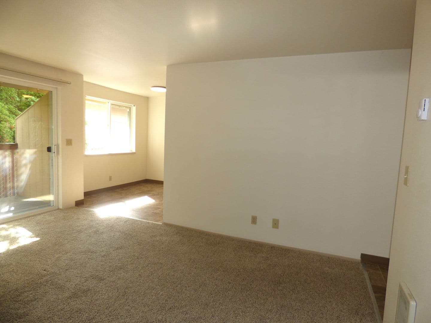 Salem Apartment: 3102 Bluff Ave SE #06