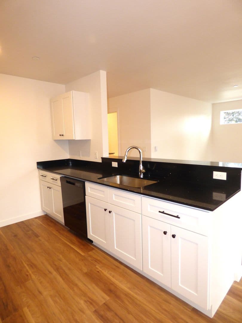 Lebanon Apartment: 50 Market St