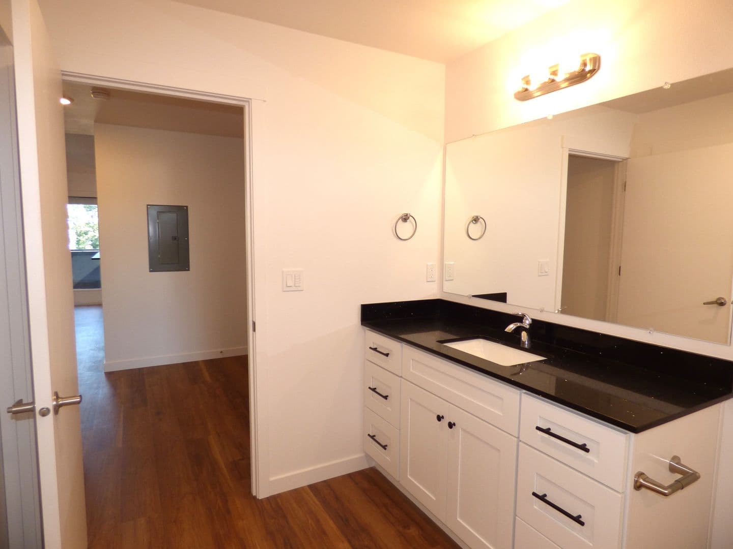 Lebanon Apartment: 50 Market St